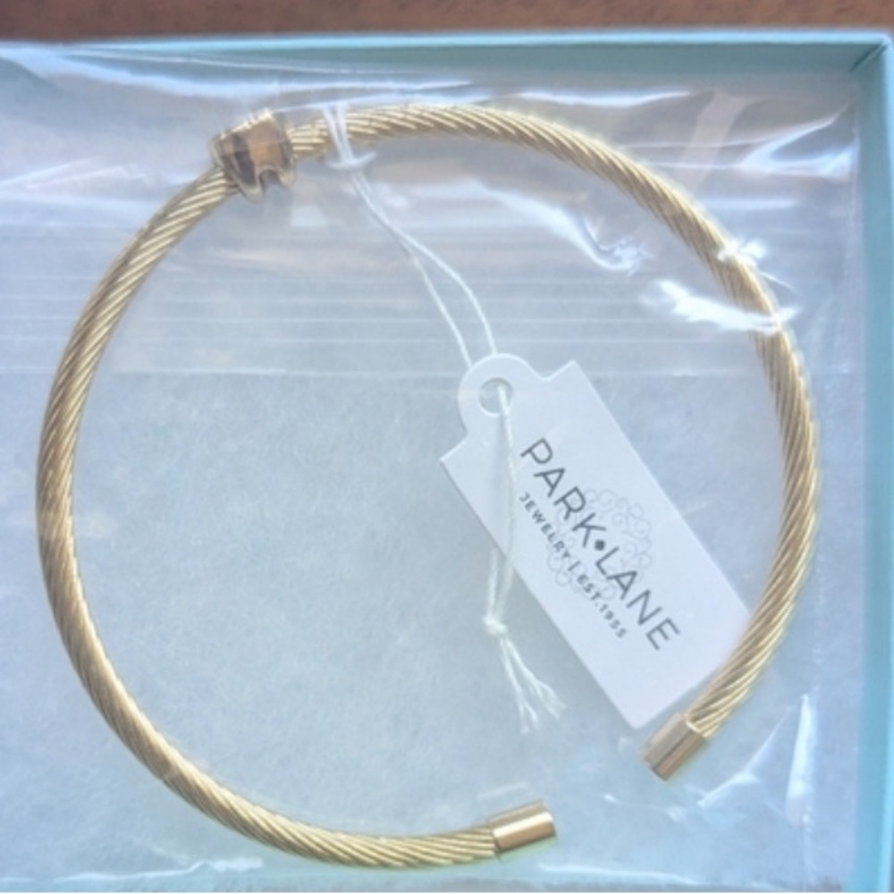 Park Lane Sorel Gold Cuff Bracelet Bangle Stretch to Fit Stackable - Picture 2 of 5